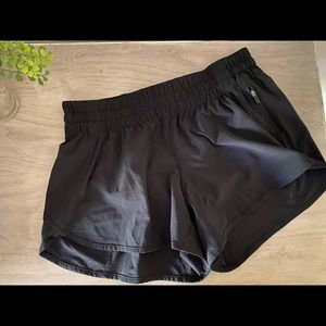 Lululemon Tracker Low-Rise Lined Short 4" size 12